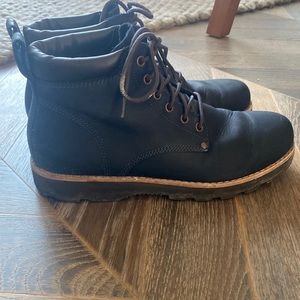 Men’s Roots Boots size 10. Dark blue/black